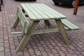 Pivni set-stolo lavice pro 4/6 osob. - 2
