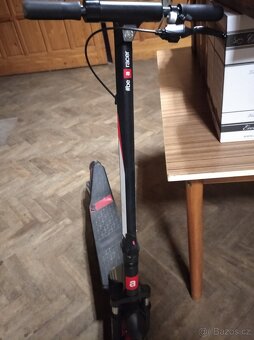 Elektrická koloběžka Aprilia eáme - 2