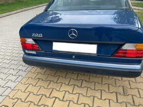 Mercedes W124 - modrý - 2