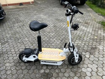 Elektrická koloběžka Ultimate CSB 2000 W Captain bílá - 2