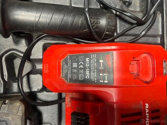 Aku kladivo MILWAUKEE M18BH-402C - 2