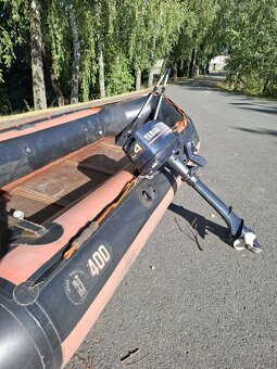 Gumový člun s motorem - 2