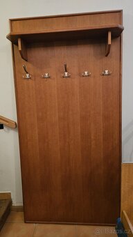 ŠATNÍ STĚNA A 2X LAVICE ČALONĚNÁ - 2