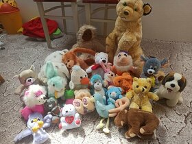 Mix plyšáků a panenek - 2