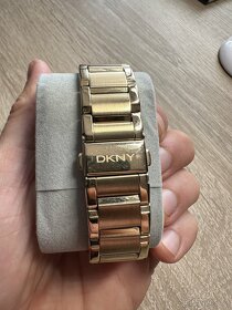 Krásné dámské hodinky DKNY NY 4332 PC 5000Kč - 2