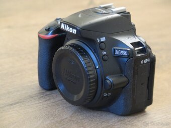 Nikon D5600 tělo - 2