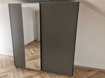 Šatní skříň (grafit se zrcadlem) - 2