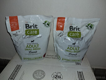 Granule pro pejska Brit Care Mini a kartáče na srst - 2