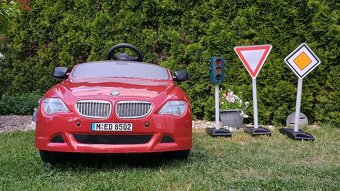 šlapací auto BMW 645 CI + semafor a dopravní značky - 2