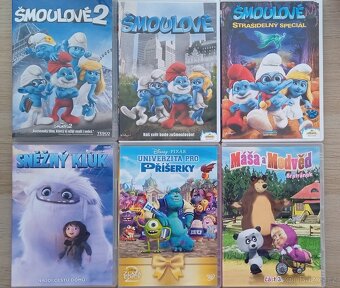 Dětská DVD Barbie, Zvonilka, Šmoulové atd - 15 kusů - 2