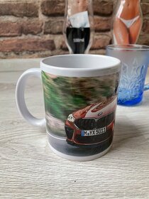 Různé druhy skleniček a hrníčků - 2