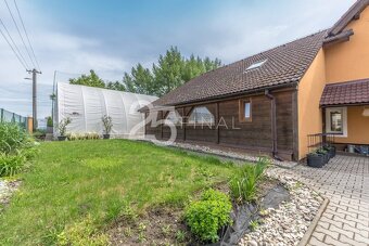 Prodej samostatné 1/3 rodinného domu se zahradou ve Zvířetic - 2