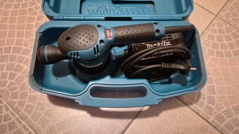 Prodám excentrickou brusku Makita BO5041 s příslušenstvím - 2