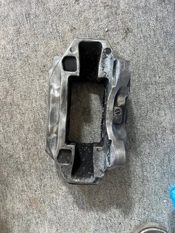 Přední Brembo třmeny VW Touareg - 2