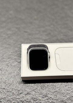 Apple Watch Series 8 45mm stříbrné - 2