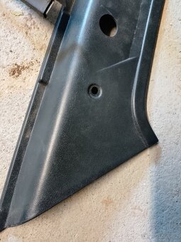 Škoda Forman plasty zadních sloupků - 2