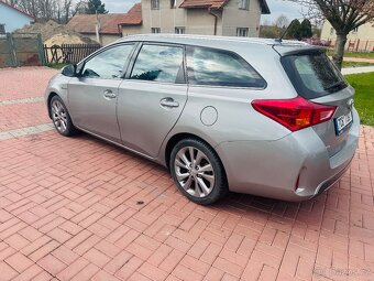 Toyota Auris 1.8 -73 kW Hybrid , kamera 2014 - 2