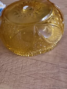 Krásná broušená miska, starožitnost, bez vad. Průměr 15,5 cm - 2