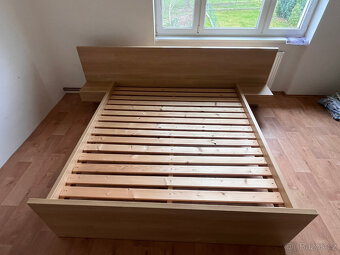 Manželská postel s nočními stolky - 2