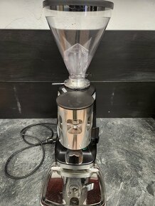 Mlýnek na kávu Mazzer - 2