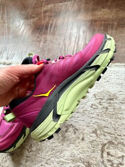 Běžecké  boty HOKA One Mafate speed 3, festival fuchsi - 2