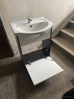 Umyvadlo se skříňkou - 2
