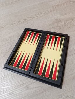 3 v 1 Šachy, dáma, vrhcáby - 2