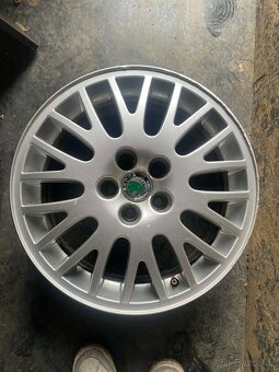 5x100 16 ET42 originální STYLE pneu nemám Rapid Roomster al - 2