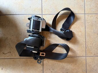 Škoda Octavia 2 přední bezpečnostní pásy - 2