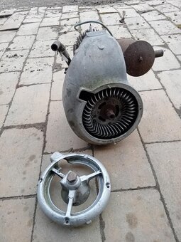 Motor ze sekačky - 2