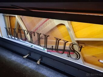 Futuristické Pianino Petrof - 2