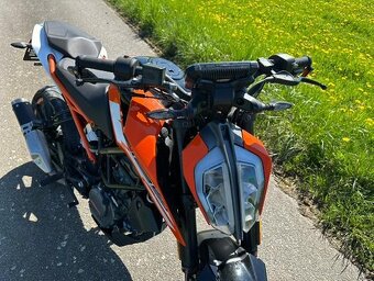Prodávám KTM 125 Duke z roku 2017 - 2