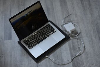 Apple MacBook Pro 13" 2020, M1, záruka, myš, pouzdro - 2
