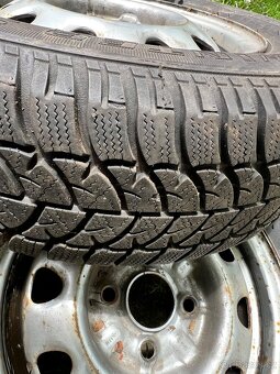 2ks kola s velmi hezkým zimním pneu Felicia 165/70 r13 - 2