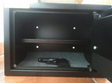 Nový trezor na 2 zbraně s el. zámkem ( 10 KG/ VĚTŠÍ VERZE ). - 2