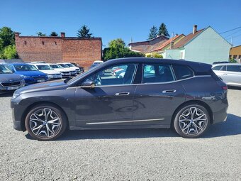 BMW iX xDrive40 240kW - ČR - 1.majitel - 2