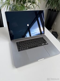 MacBook Pro 2019 16" - 2.4 GHz, 8TB SSD, 64GB Ram, 8GB VRAM - 2