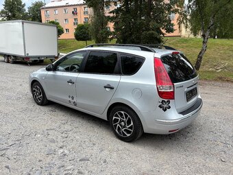 HYUNDAI I30 SW COMBI 1.4i----2011----NOVE V CR----- - 2