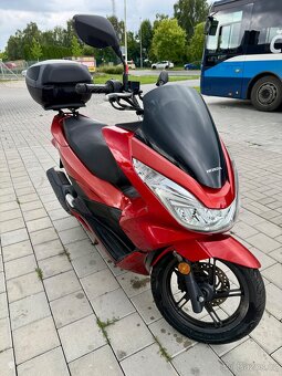 Honda PCX 125 (2017) – nové pneu, STK 10/2026 - 2