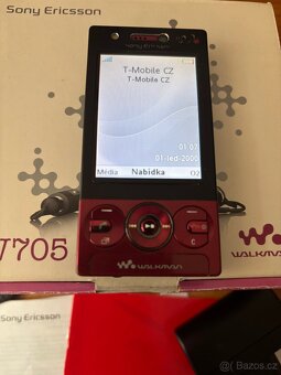 Sony Ericsson W705 - 2