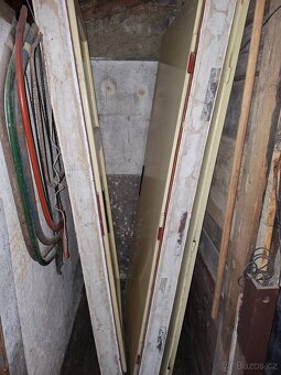 Dveře 3x80, 2x70 a futra 80 a 70 - 2