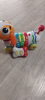 Interaktivní chodící pejsek Chicco - 2