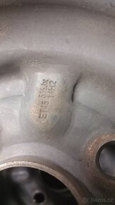 4x plechové disky z Toyoty Yaris 1 i se zimními pneumatikami - 2
