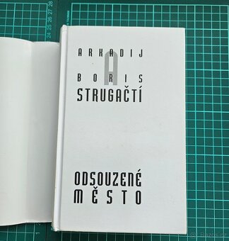 kniha Odsouzené město, Boris Strugackij , Arkadij Strugackij - 2