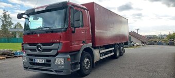 Prodám Mercedes Actros 2532 L 6x2 skříň s hydraulickým čelem - 2