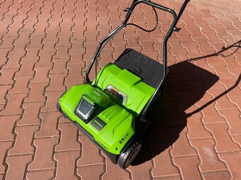 Greenworks akumulátorový vyčesávač - 2