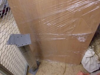Zachovaly konf.stul od Ikea. - 2
