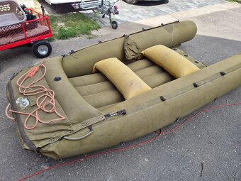 Velký raft s motorem - 2
