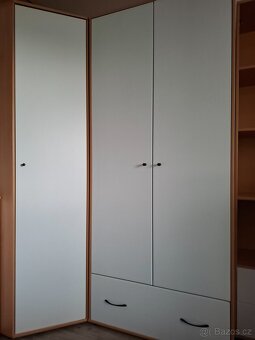 Šatní skříně a komody - 2