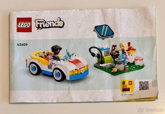 Lego Friends 42609 Elektromobil s nabíječkou - 2